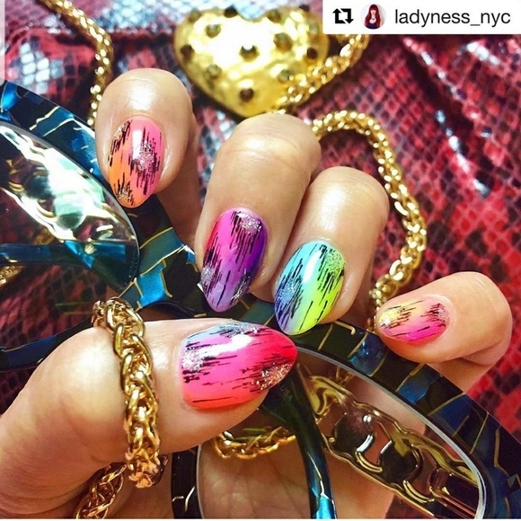 Meet your Posher, Paola - Picture 1 of 1